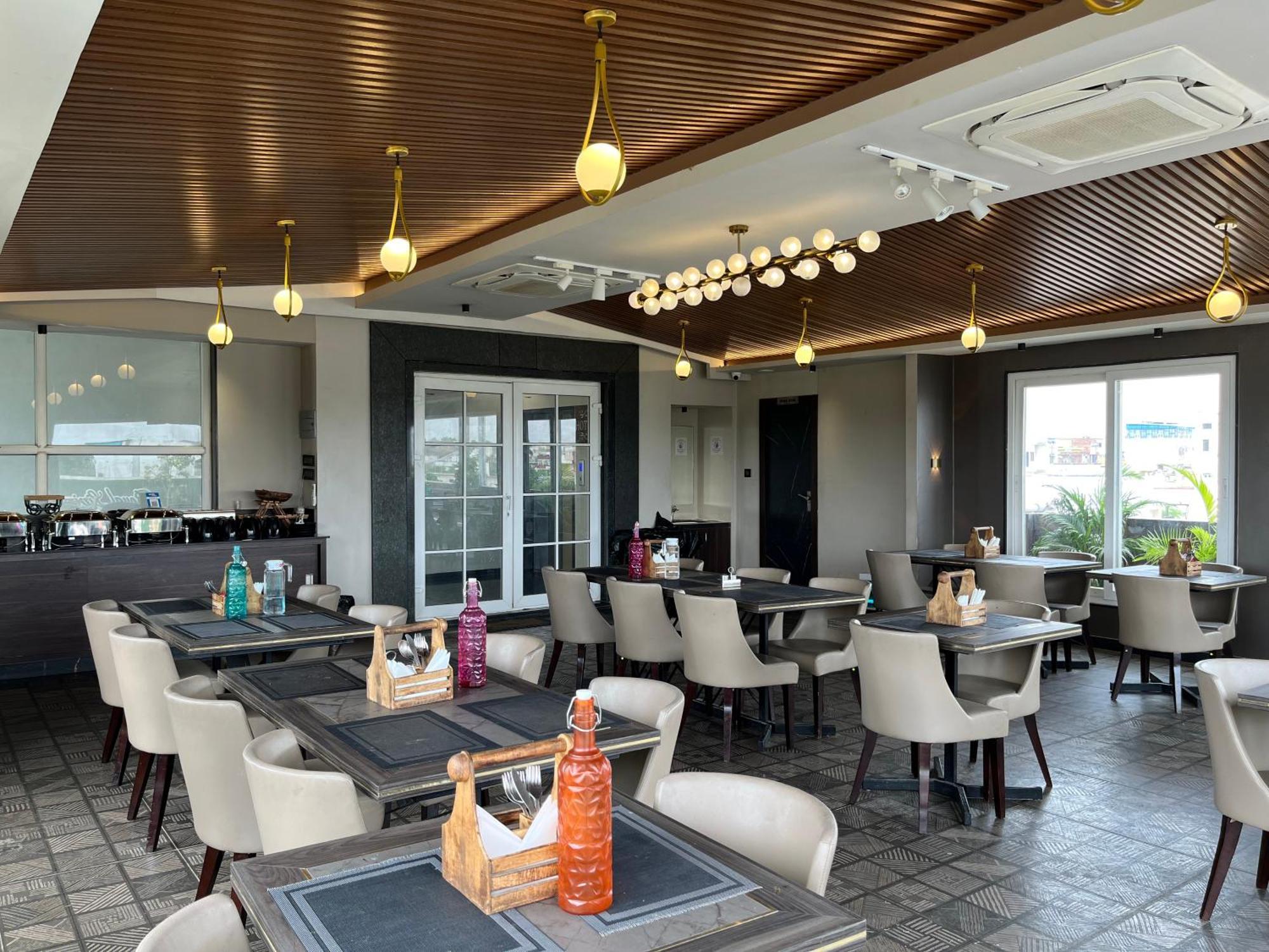 Hotel Royal Livin Waranasi Zewnętrze zdjęcie