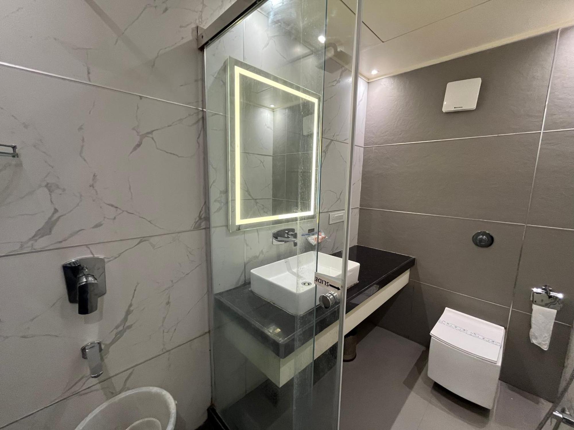 Hotel Royal Livin Waranasi Zewnętrze zdjęcie